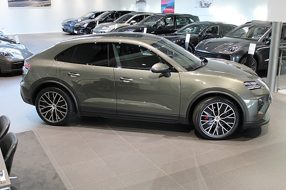 Porsche Macan 4S 5 of 18