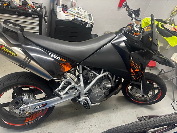 KTM 950 sm 2 of 3