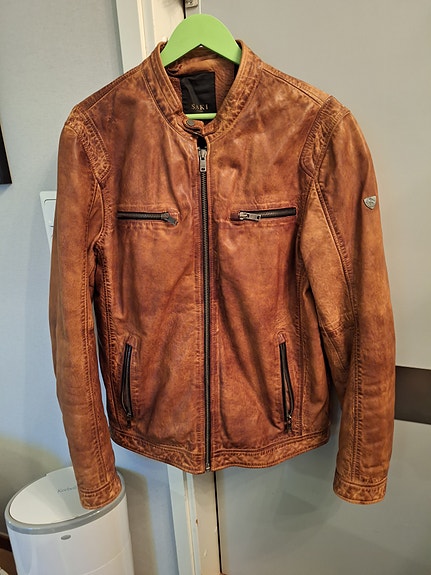 Product image 1 of 3