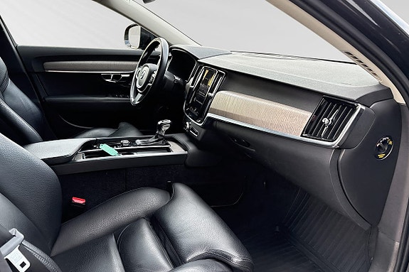 Volvo V90 Cross Country 10 of 30