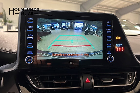 Toyota C-HR 10 of 15