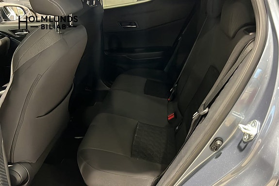 Toyota C-HR 7 of 15