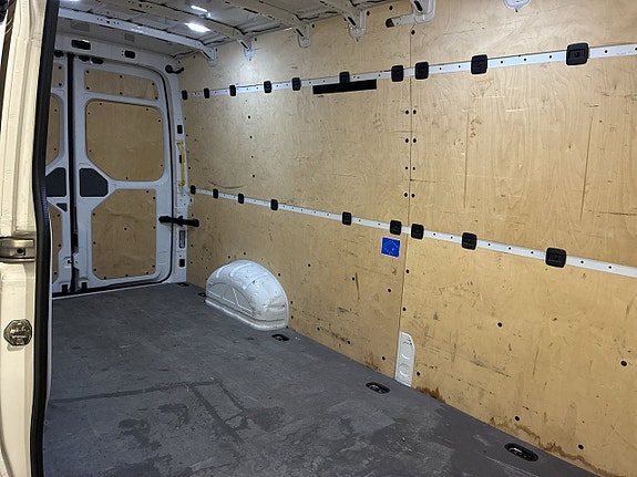 Volkswagen Crafter 35 13 of 24