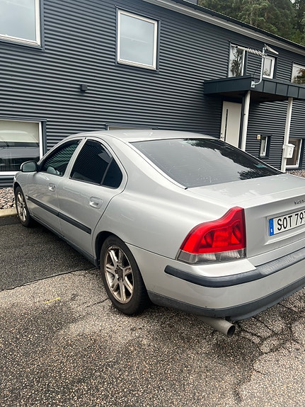 Volvo S60 8 of 12