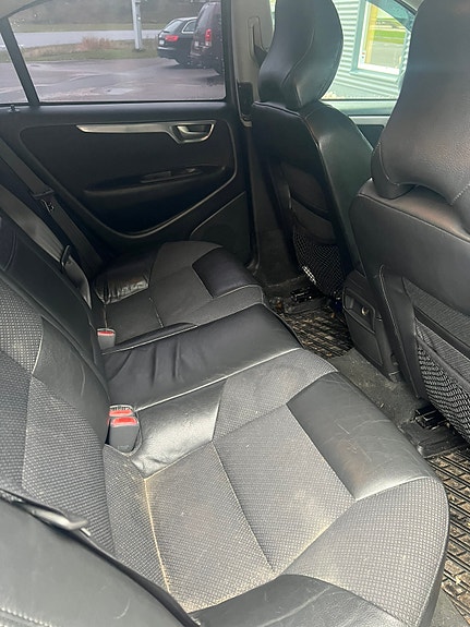 Volvo S60 9 of 12
