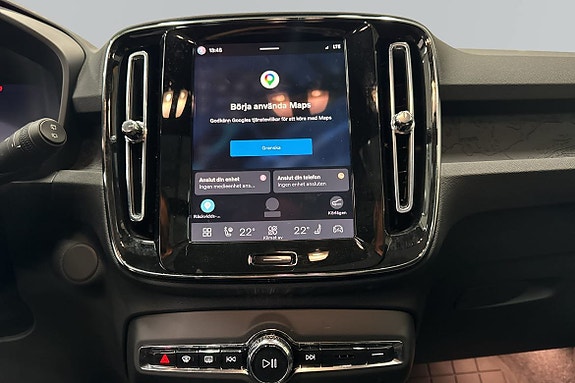 Volvo EX40 13 of 25