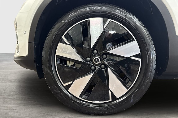 Volvo EX40 10 of 25