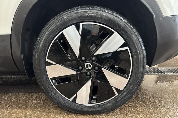 Volvo EX40 23 of 25