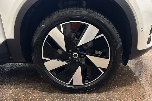 Volvo EX40 21 of 25