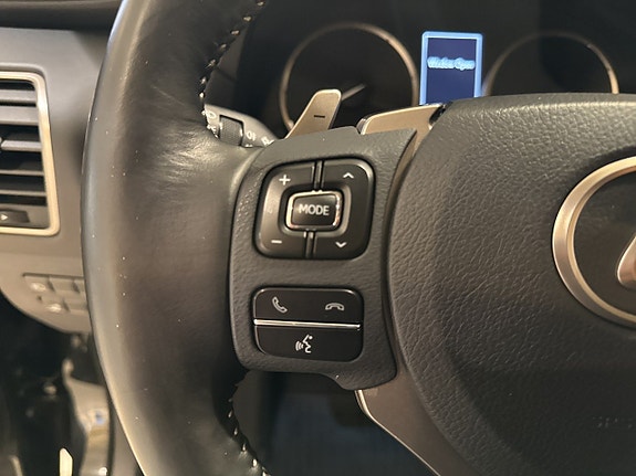Lexus NX300h 18 of 19