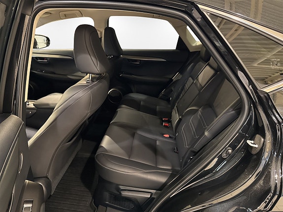 Lexus NX300h 9 of 19