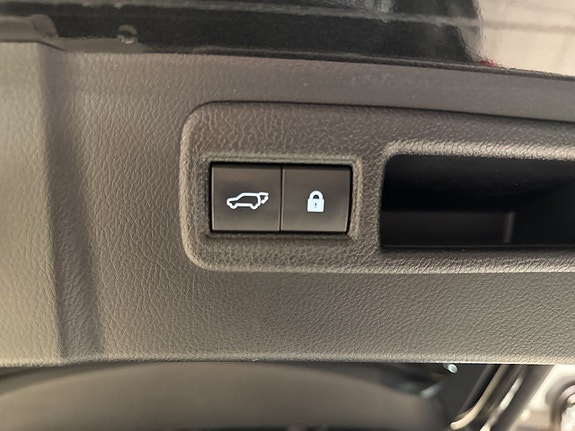 Lexus NX300h 15 of 19