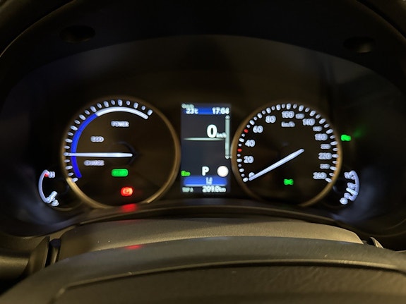 Lexus NX300h 10 of 19