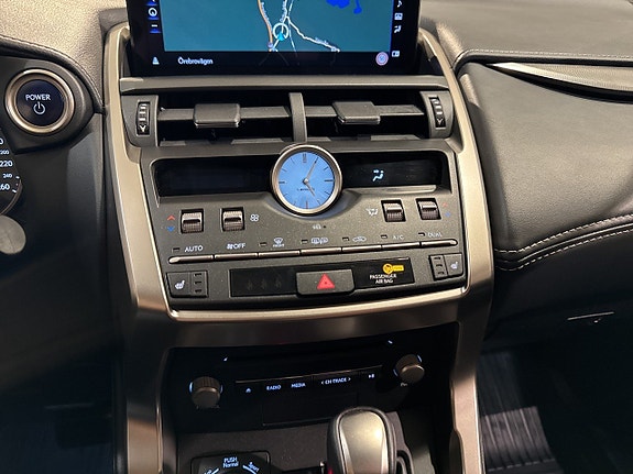 Lexus NX300h 13 of 19