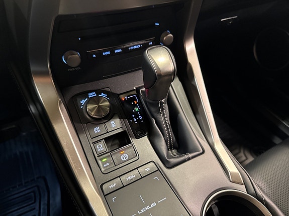 Lexus NX300h 12 of 19
