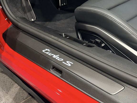 Porsche 911 Turbo S 27 of 30