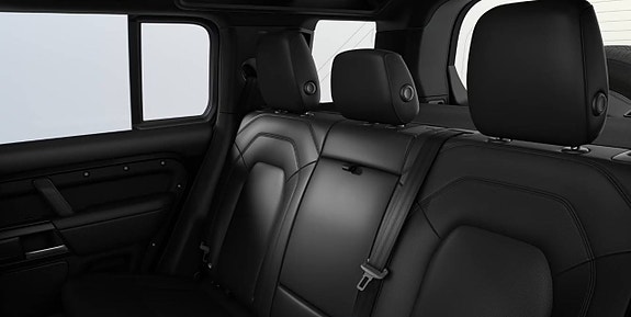 Land Rover Defender 110 7 of 7