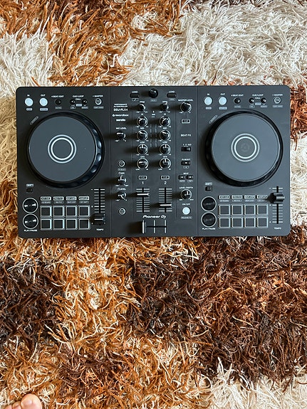 Product image 1 of 3