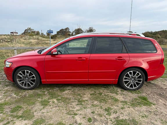 Volvo V50 2 of 14
