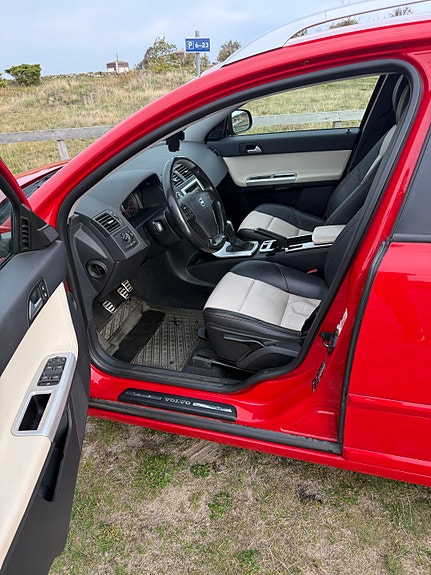 Volvo V50 4 of 14