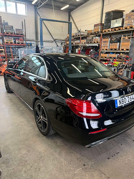 Mercedes-Benz E220 d 4 of 5
