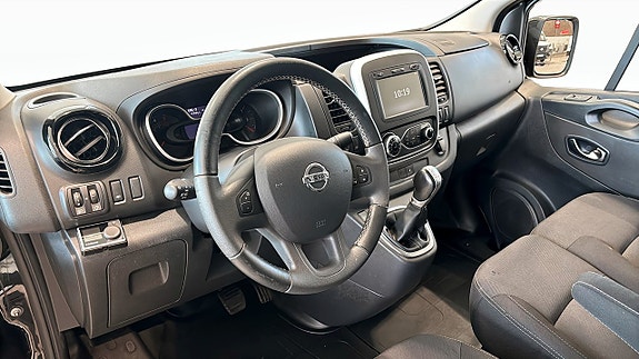 Nissan NV300 4 of 16