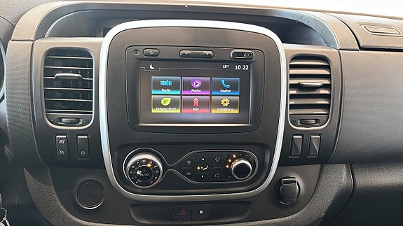 Nissan NV300 12 of 16