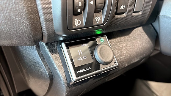 Nissan NV300 11 of 16