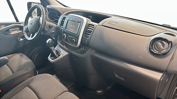 Nissan NV300 3 of 16