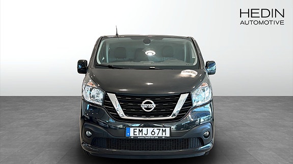 Nissan NV300 8 of 16