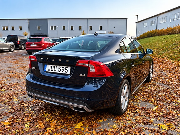 Volvo S60 2 of 9