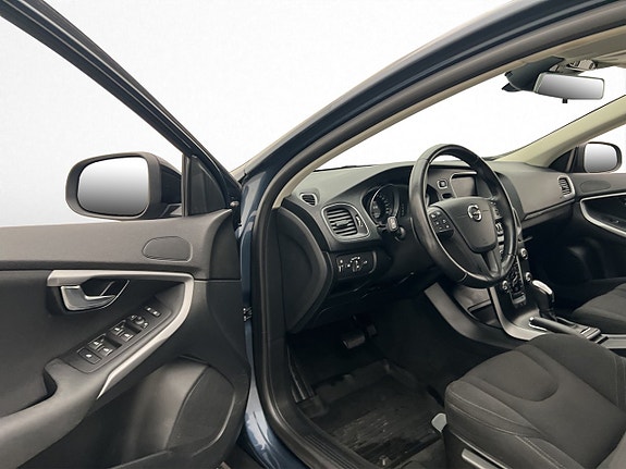 Volvo V40 Cross Country 10 of 30
