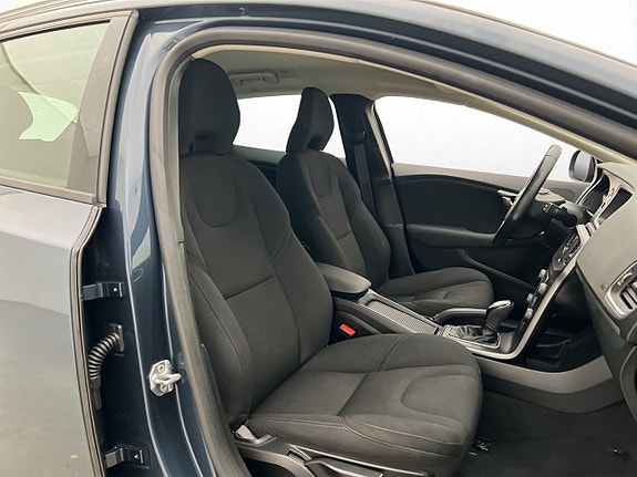 Volvo V40 Cross Country 14 of 30