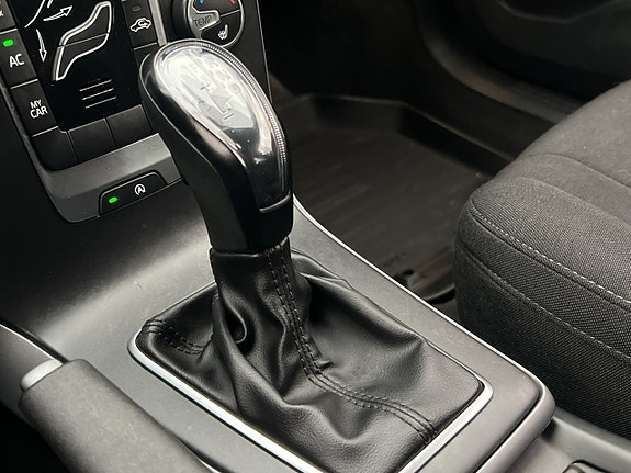 Volvo V40 Cross Country 24 of 30