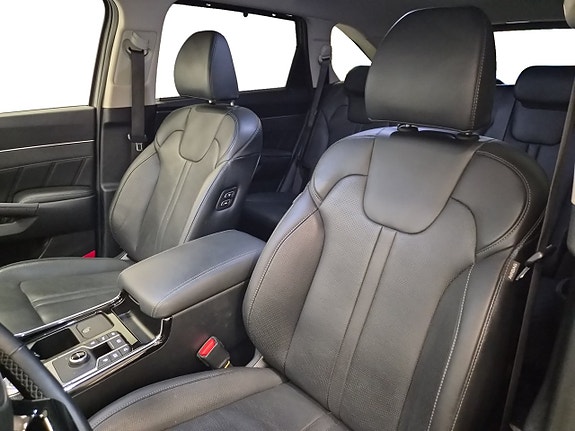 Kia Sorento 12 of 28