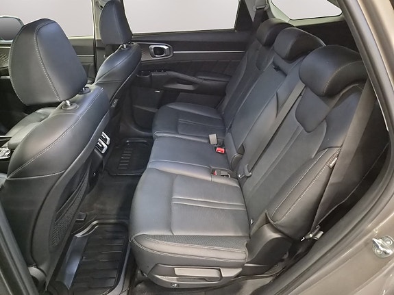Kia Sorento 14 of 28