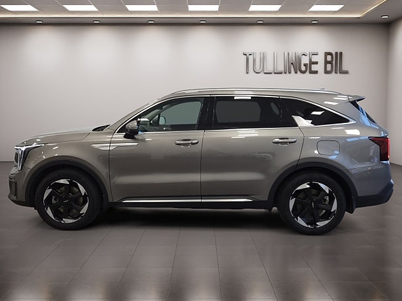 Kia Sorento 2 of 28