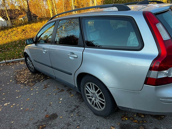 Volvo V50 3 of 10