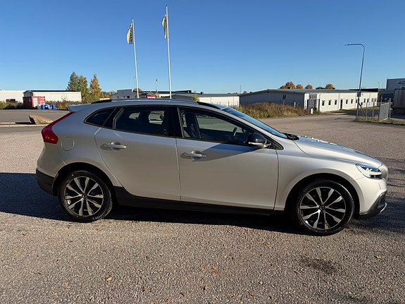 Volvo V40 Cross Country 5 of 11