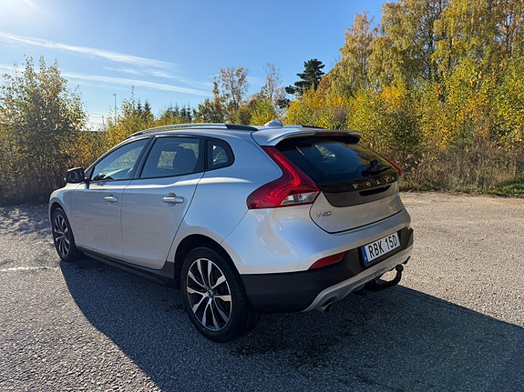 Volvo V40 Cross Country 3 of 11