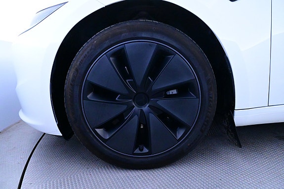 Tesla Model 3 27 of 27