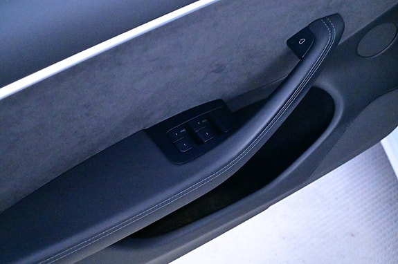 Tesla Model 3 9 of 27