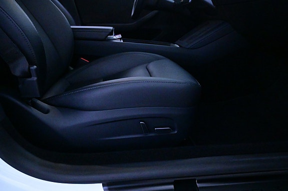 Tesla Model 3 12 of 27