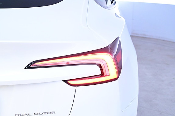 Tesla Model 3 26 of 27