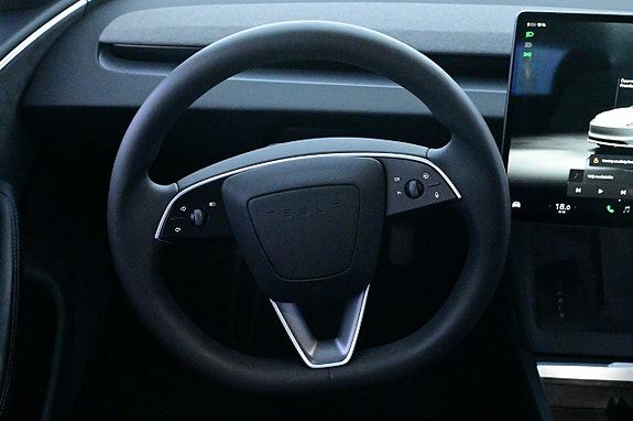 Tesla Model 3 7 of 27