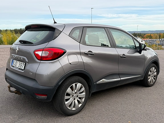Renault Captur 3 of 6