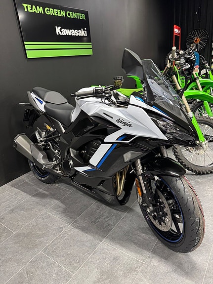 Kawasaki Ninja 1100SX SE 2 of 2