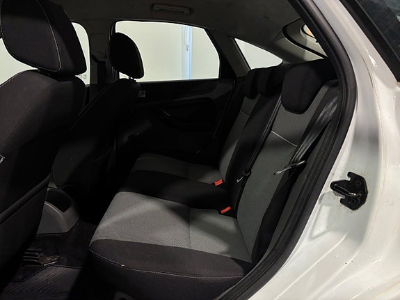 Ford Focus 13 of 24