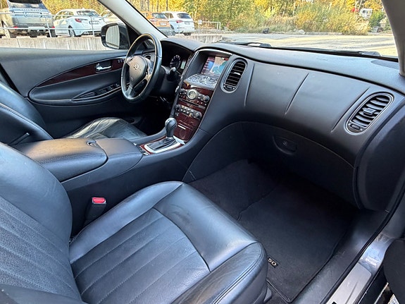 Infiniti QX50 17 of 21
