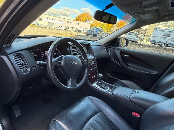 Infiniti QX50 14 of 21
